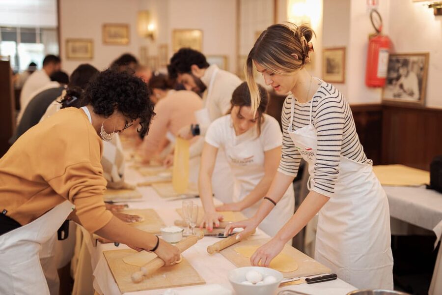 Rome: Pasta and Tiramisu Cooking Class in Piazza Navona - Meeting at Ristorante Tucci in Piazza Navona