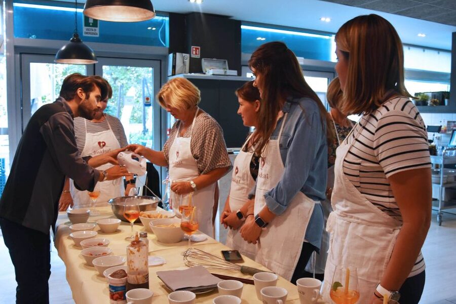 Rome: Pasta, Ravioli, and Tiramisu Cooking Class with Wine - Key points to know before booking