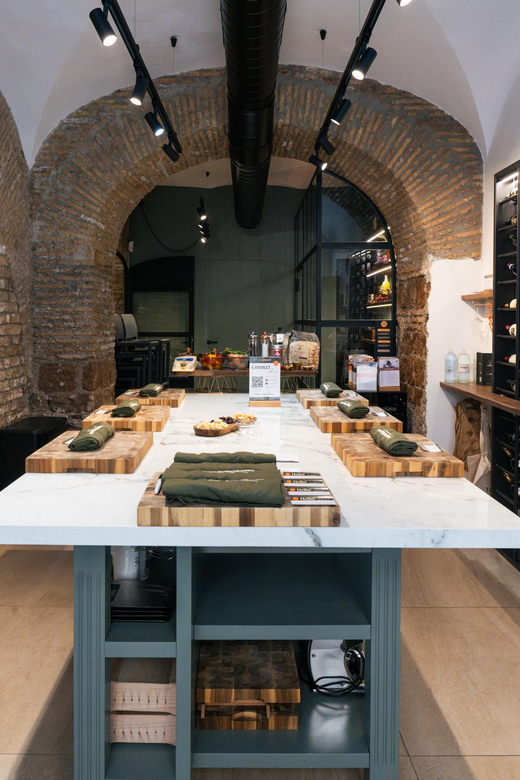 Rome: Pasta, Ravioli & Tiramisu Cooking Class by Colosseum - The Colosseum setting and planning your evening