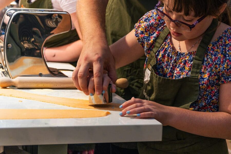 Rome: Pasta, Ravioli & Tiramisu Cooking Class by Colosseum - Who should book this class?