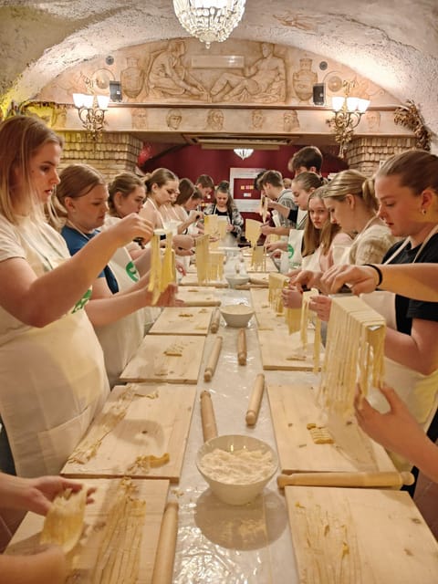 Rome: Pasta & Tiramisu Cooking Class near the Spanish Steps - Pasta class near the Spanish Steps: what the evening is really like