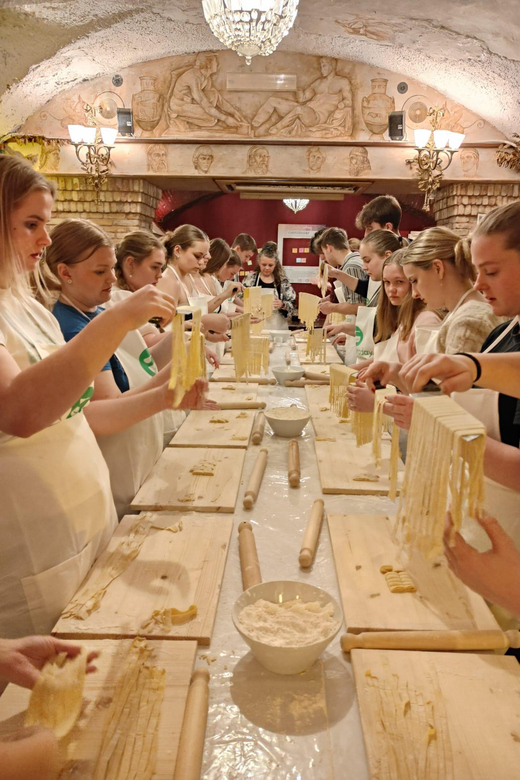 Rome: Pasta & Tiramisu Cooking Class near the Spanish Steps - Choosing tomato, pesto, or Alfredo sauce