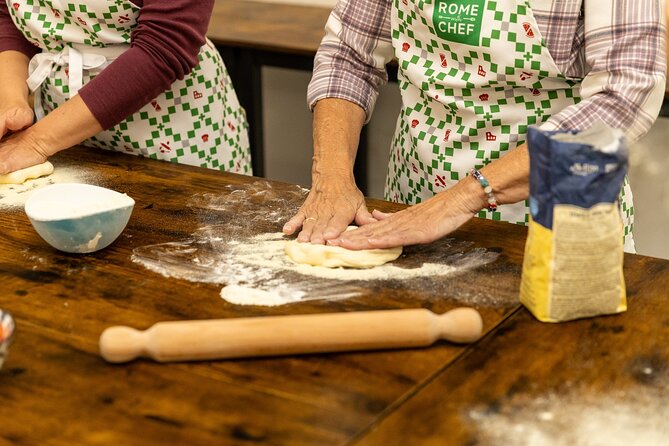 Rome: Pizza and Tiramisu Cooking Class Near the Colosseum - Why families rate this so highly