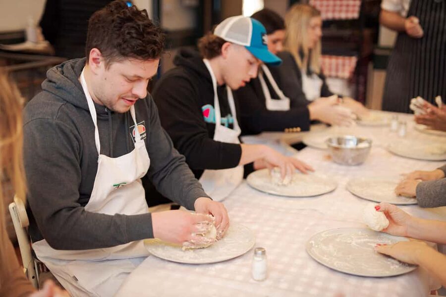 Rome: Pizza Cooking Class in Piazza Navona with Drinks - Practical tips for a smoother class