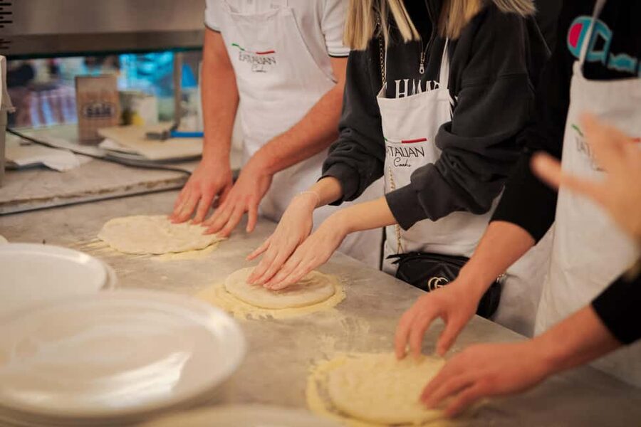 Rome: Pizza Cooking Class in Piazza Navona with Drinks - The instructors make a big difference