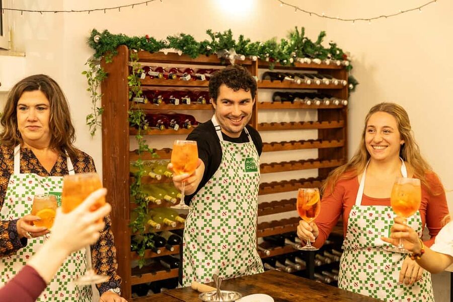Rome: Pizza Making Cooking Class With Spritz Cocktails - Quick points about this Roman cooking party