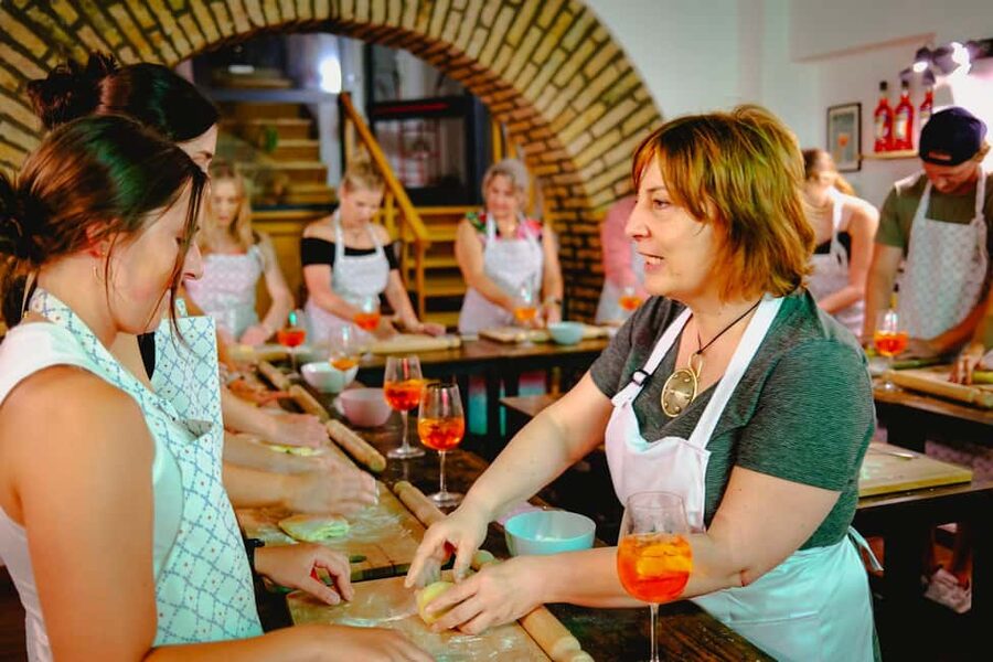 Rome: Spritz & Spaghetti Cooking Class - Key points at a glance