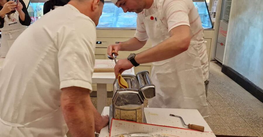 Rome: Traditional Cooking Class in the Jewish Ghetto - Meeting your guide in Rome’s Jewish Ghetto