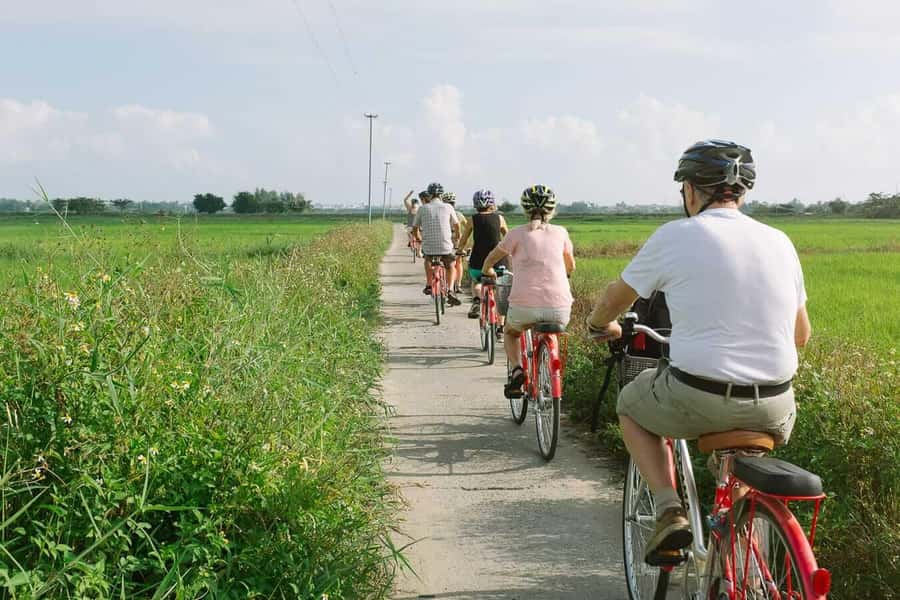 Rural Cycle, Market Tour, Basket Boat & Organic Farm Cooking - Guides make the difference
