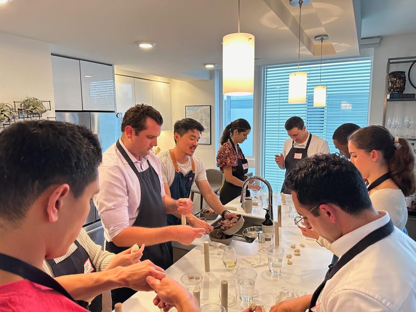 San Francisco: Dumpling Cooking Class & 3-Course Dinner - Making dumplings with pork or tofu filling