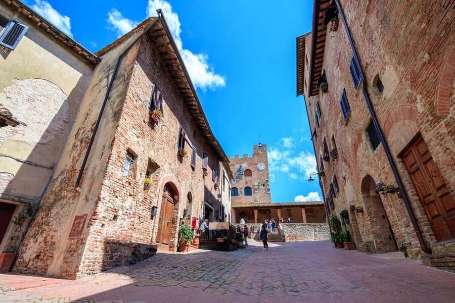 San Gimignano, Chianti with Winery Lunch & Cooking Class - Monteriggioni and its medieval walls