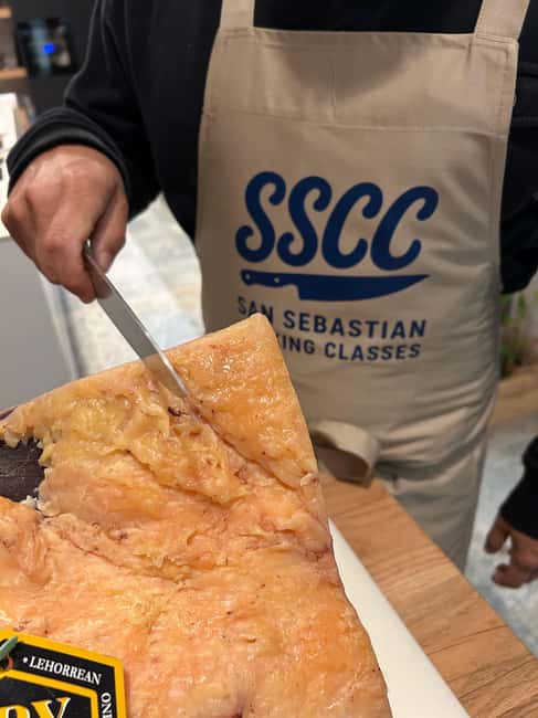 San Sebastián: Market Tour, Cooking Class, & Meal - What the small group changes