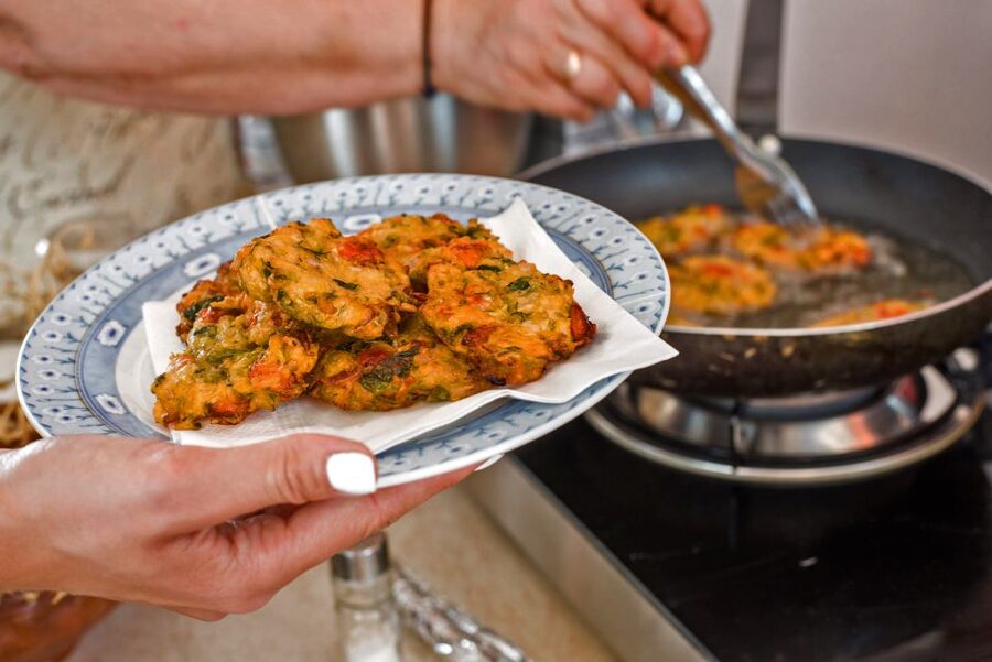 Santorini: Cooking Class and Easy Hike - Guides and the local feel