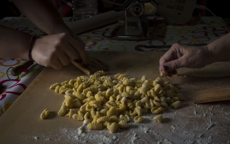 Sardinia Cooking Class: Fresh Handmade Pasta - Cooking, tasting, and sharing the meal