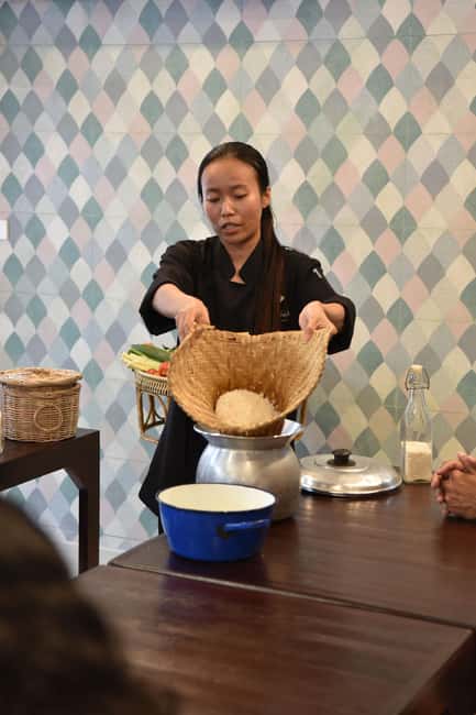 Sathon: Hands-on Thai Cooking Class & Market Tour in Bangkok - Eating each dish while it is hot