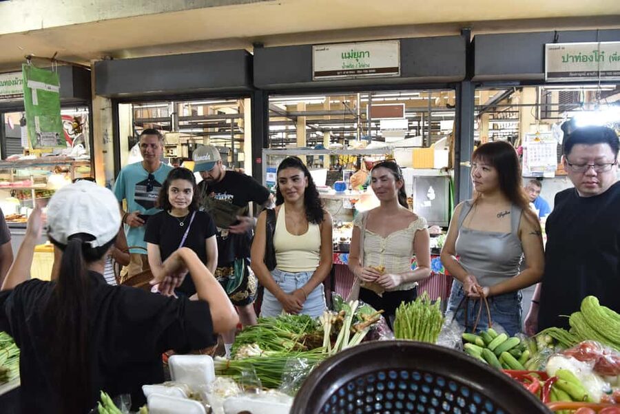 Sathon: Hands-on Thai Cooking Class & Market Tour in Bangkok - The kitchen lesson: coconut milk and curry paste