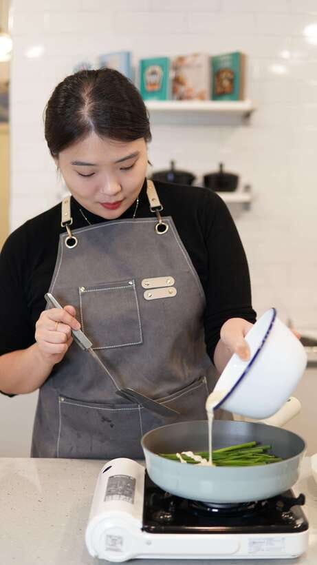(Seoul) Korean Cooking Class with a Professional Chef - Cooking Korean food with Da-ye in a tiny group