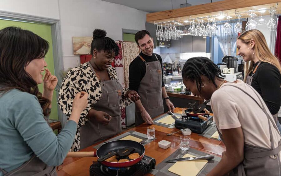 Seoul: Korean Kimchi Cooking Class in the Heart of the City - Finding the meeting point near Gyeongbokgung