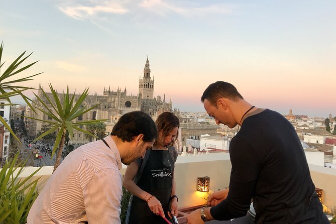 Sevilla: Rooftop Paella Cooking Class & 30-minute expert Q&A - Learning a Valencian chicken and vegetable paella