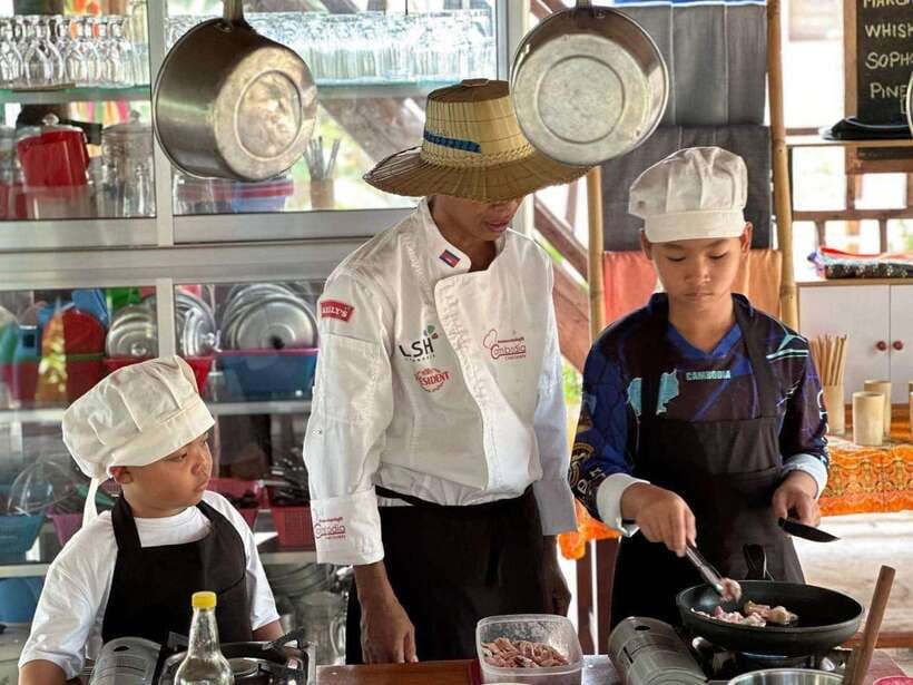 Siem Reap Khmer Cooking Class and Local Market Tour - A market visit before the cooking begins