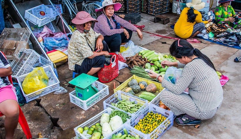 Siem Reap: Morning Cooking Class & Market Tour - Starting with a tuk-tuk and a local market