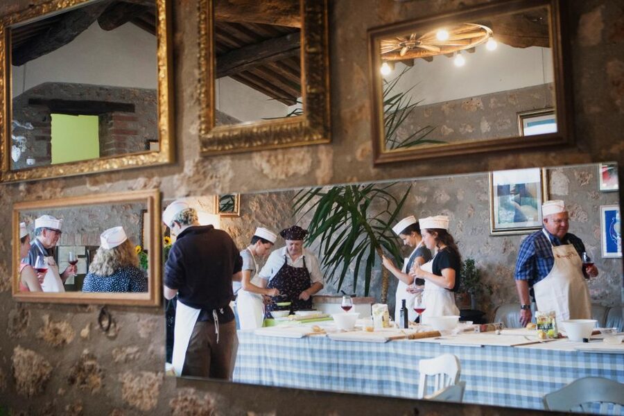 Siena countryside: cooking class in a real Tuscan farmhouse - Booking and practical tips