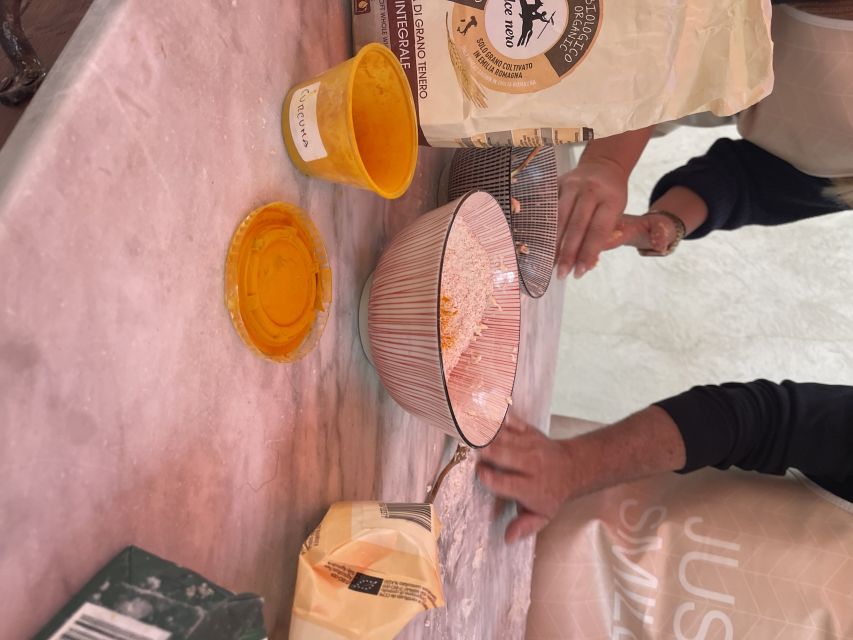 Siena: Organic Cooking Class & Tastings - Wine and olive oil tasting with lunch