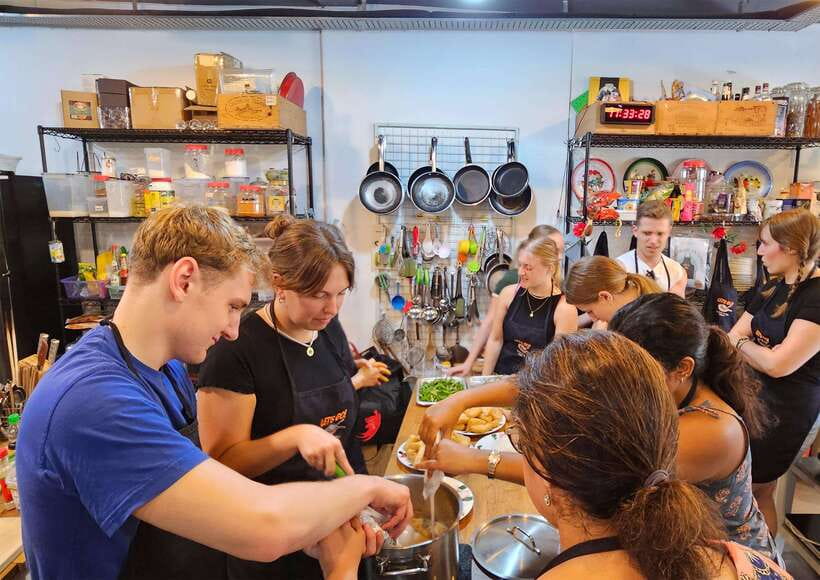 Singapore: Market-to-Table Experience and Cooking Class - The coffee-shop breakfast sets the tone