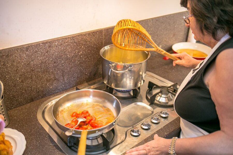 Siracusa: Pasta & Tiramisu Cooking Class at a Local's Home - Timing, transport, and the private address