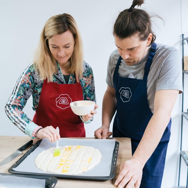 Slovenia: Belokranjska Pogača Cooking Class - The bake and the first warm taste