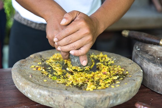 Small-Group Farm Tour & Balinese Cooking Class in Ubud with Kadek - A cool break before the cooking begins