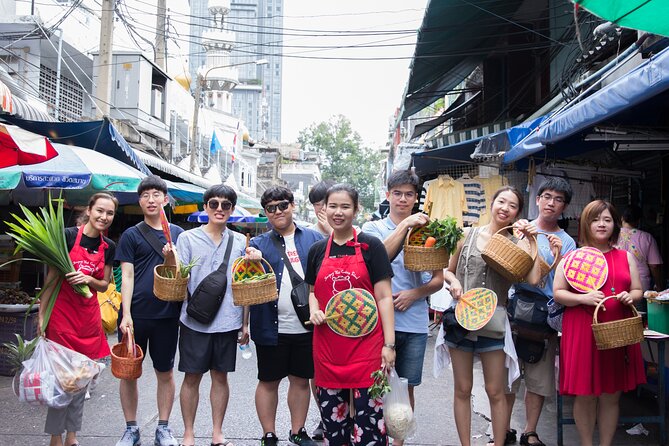 Sompong Thai Cooking School - Making Curry Paste From Scratch