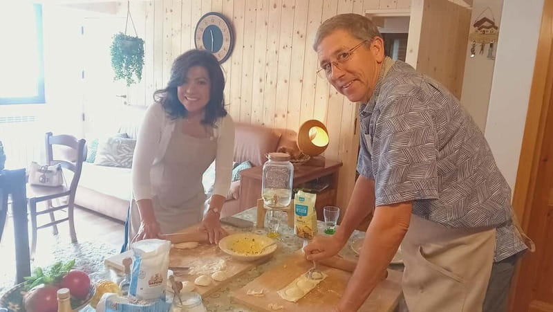 Sorrento: Marì Cooking Class in a Family Farm w/ Coast View - Sitting down to eat with wine and limoncello