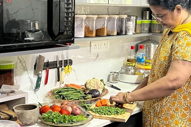 South Indian Vegetarian Cooking Class in Chennai with Meena - What happens during the two-hour cooking class
