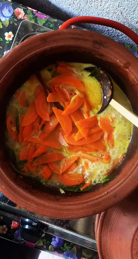 Sri Lankan Cookery with Nilu - Cooking Several Curries Instead of Just One