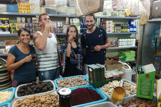 Suhaila (connecting through cooking) - Meeting a Jordanian family over the evening meal