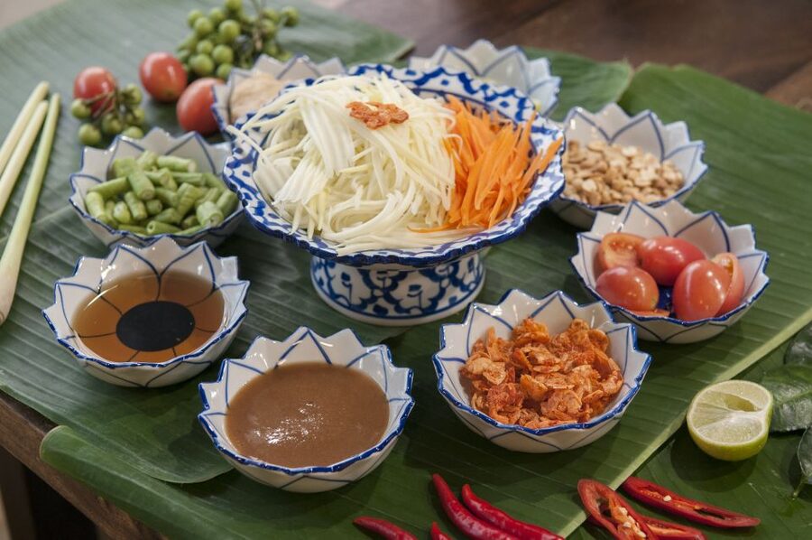 Sukhumvit: Hands-on Thai Cooking Class & Market Tour in BKK - The four dishes change with the day