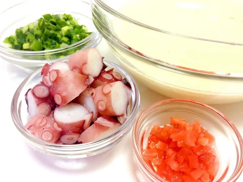 Takoyaki cooking experience in Kabukicho, Shinjuku - The one-hour cooking session