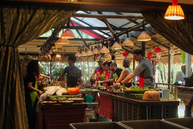 Thai and Akha Cooking Class in Chiang Mai - Morning market visit: the best reason to choose an early start