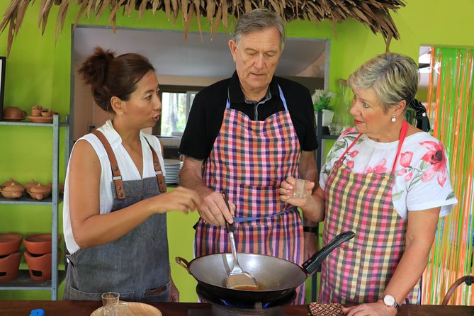 Thai Cooking Class in Khao Lak by Amazon Prime Series Chef - Morning or afternoon class?