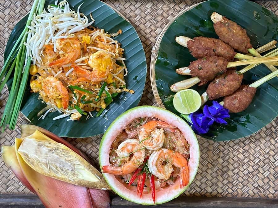 Thai cooking class &Market tour by Amazon Prime Series Chef. - Learning curry paste the old-fashioned way