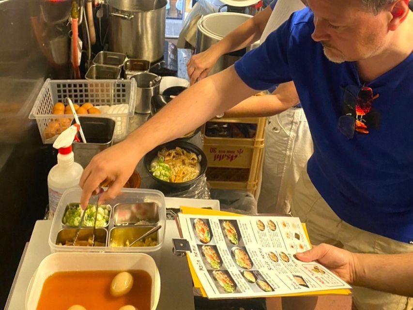Tokyo: Easy Ramen Cooking Experience in Kabukicho, Shinjuku - Choosing Soup and Preparing the Bowl