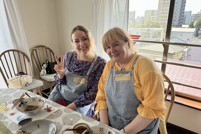 Tokyo Haneda: Bento & Ramen Gyoza Cooking Class in a Local home - Why the home setting matters