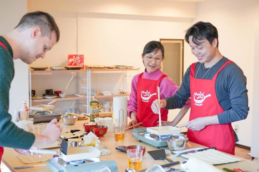 Tokyo: Sushi Cooking Class with Sake Tasting - A Supermarket Lesson in Tokyo Food