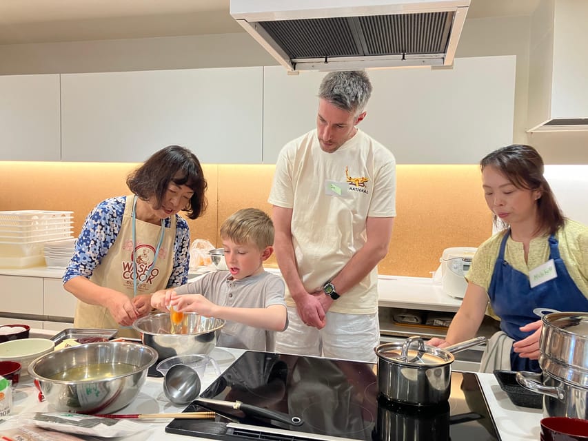 Tokyo: Sushi roll and side dish cooking experience - The location issue: three central Tokyo areas