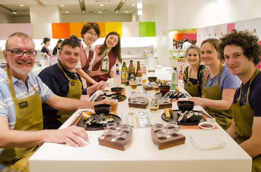 Tokyo: Tsukiji Market Walking Tour & Sushi Cooking Class - Should you book the Tsukiji and sushi class?