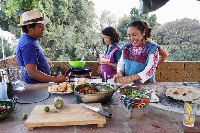 Traditional Oaxaqueña Cooking with Grandma's Recipes - Chileajo con verduras and everyday Oaxacan food