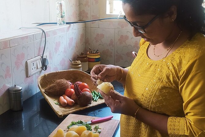 Traditional Vegetarian Cooking Class in Chennai with Gayathri - Sitting on the floor for a banana-leaf meal