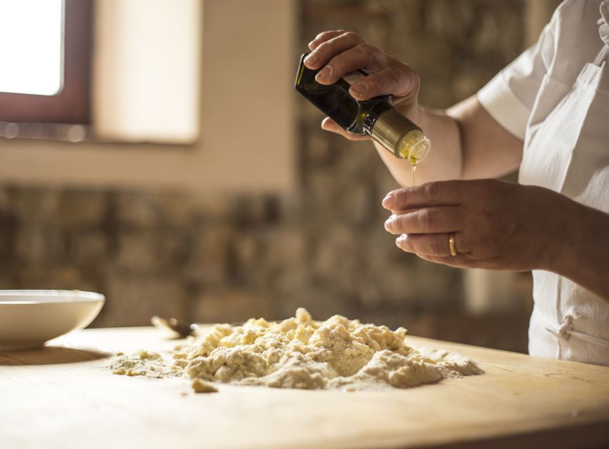 Tuscan Cooking Experience with Wine Tasting in Panzano in C. - Meeting a three-generation wine and farming family