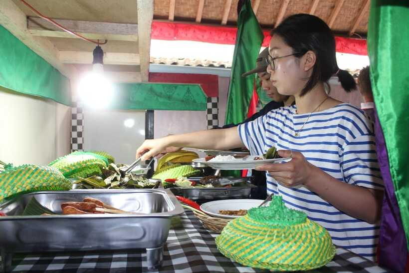 Ubud: Balinese Cooking Class and Market Tour - Pickup, group size, and the four-hour schedule